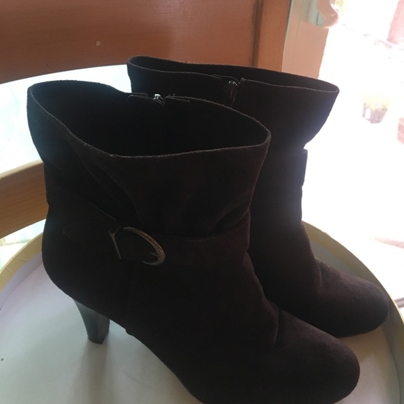 Brown Suede Booties. Size: 8.5 - Picture 7 of 7